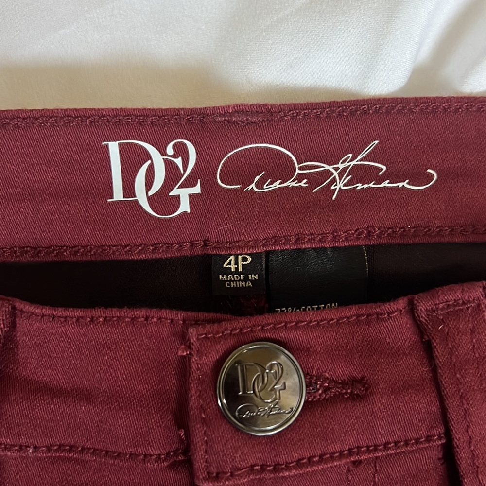 D2G 4p burgundy flare pants. NWT - Picture 3 of 9